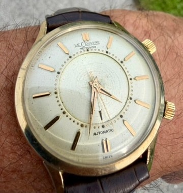 Jaeger-LeCoultre Memovox — pale dial with inner alarm disc and gold-tone baton markers